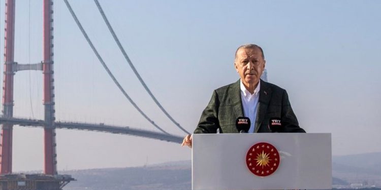 أردوغان يرد على انتقادات رسوم عبور الطرق والجسور المرتفعة