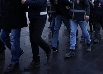 اعتقال 16 بينهم صحفيون في 5 ولايات تركية