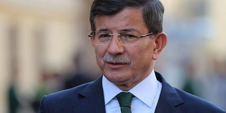 داود أوغلو لـ أردوغان: لماذا تنتهز كل فرصة لمهاجمة المتعلمين؟