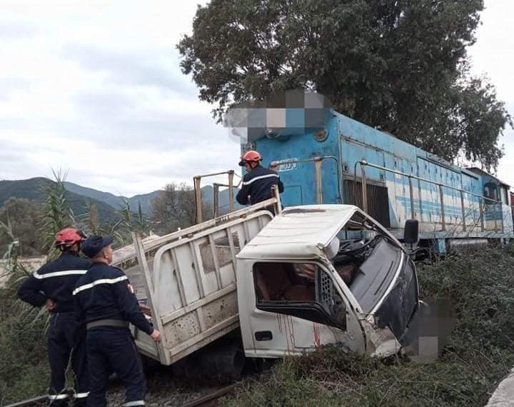 اصطدام قطار بشاحنة في مدينة “إلازيغ” التركية