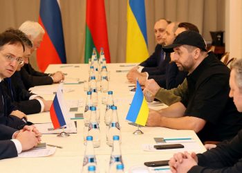 أوكرانيا ستجرى اليوم مفاوضات مع روسيا لوقف إطلاق النار