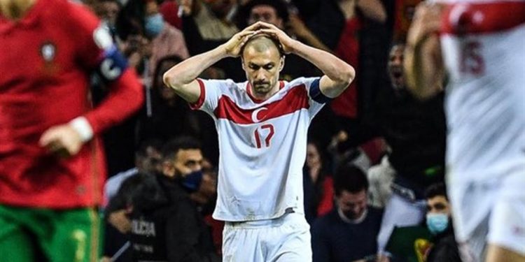 المهاجم التركي “بوراك يلماز” يعتزل اللعب دوليًّا بعد إهداره ركلة جزاء في الملحق الأوروبي.