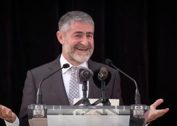 وزير المالية التركي: العالم يسير على نموذجنا الاقتصادي!