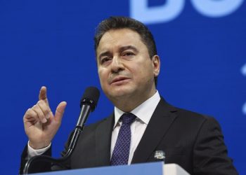 باباجان: تحالف أردوغان الاستبدادي سيسقط في البئر الذي حفره