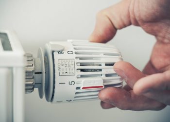 76% من الأتراك خفضوا استهلاكهم للكهرباء والغاز الطبيعي بسبب الغلاء