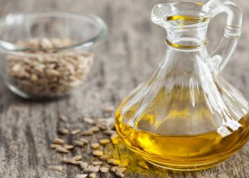 الإعلام التركي يواجه أزمة الزيت بوصفة “صنع زيت عباد الشمس بالمنزل”