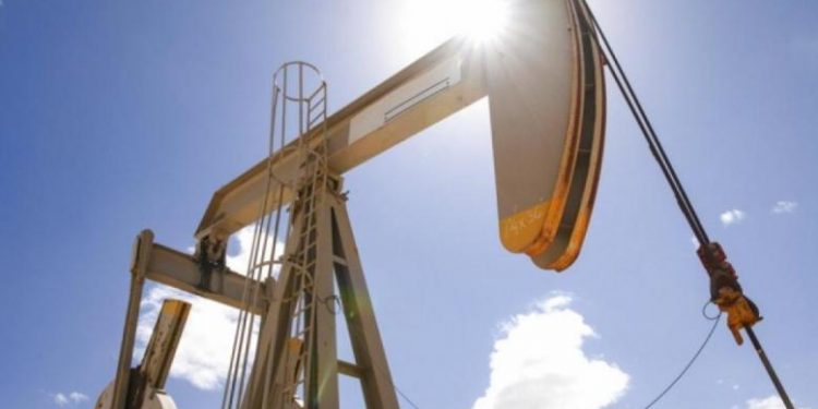 قرار مفاجئ من “بايدن” يؤدي إلى انخفاض أسعار النفط عالميًّا