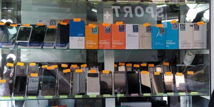 تركيا ترفع الضرائب على الهواتف المحمولة