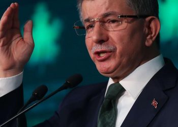 تركيا.. داود أوغلو يفضح تناقضات حلفاء أردوغان