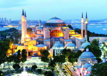 مسجد آيا صوفيا يتعرض لاعتداء