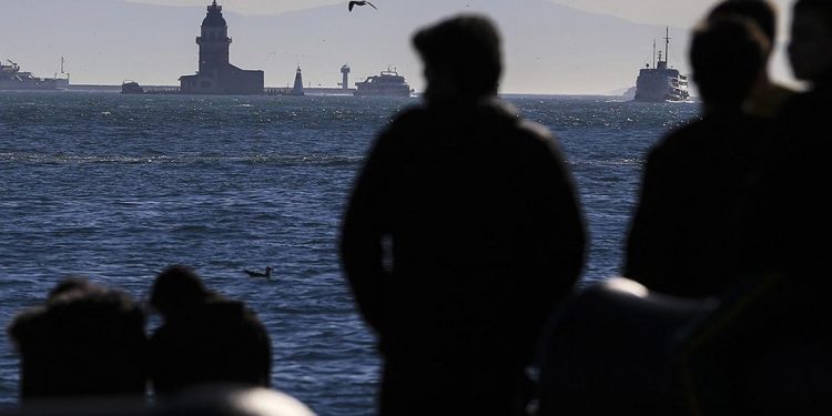 4 فقط من كل عشرة أتراك يشعرون بالسعادة