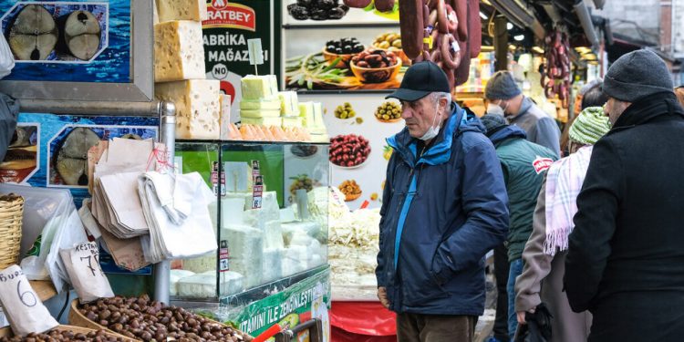 مركز أبحاث: التضخم الحقيقي في تركيا تجاوز 100%