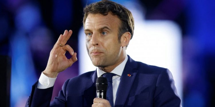 ماكرون: على أوروبا إعادة التفكير في العلاقات مع تركيا وروسيا