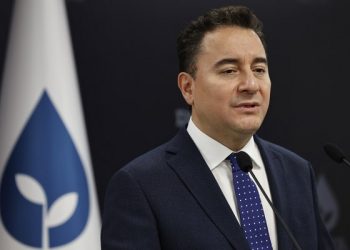 علي باباجان يعلن خوض الانتخابات دون تحالفات