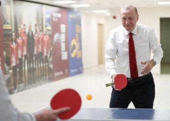 سخرية واسعة من أردوغان على تويتر!