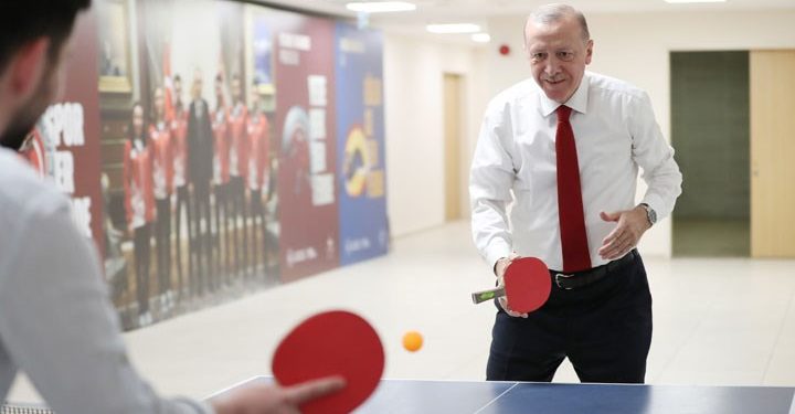 سخرية واسعة من أردوغان على تويتر!