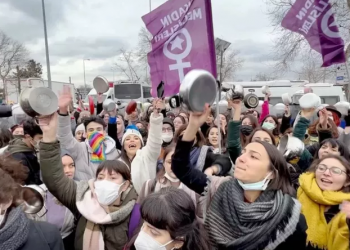 مظاهرة بأواني الطهي في اسطنبول احتجاجًا على ارتفاع الأسعار