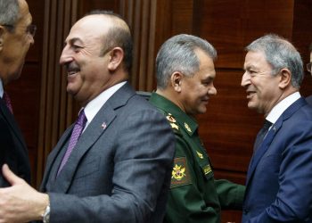 وزيرا الدفاع الروسي والتركي يتباحثان الوضع في أوكرانيا