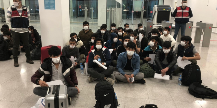 تركيا تعلن ترحيل 27 ألف مهاجرا غير شرعي