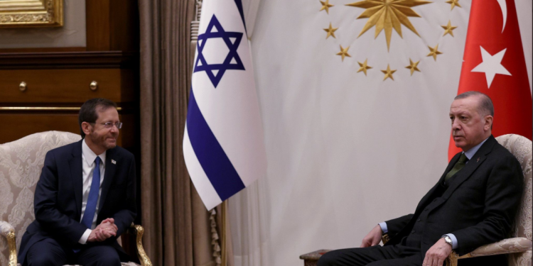 أردوغان يهنِّئ نظيره الإسرائيلي