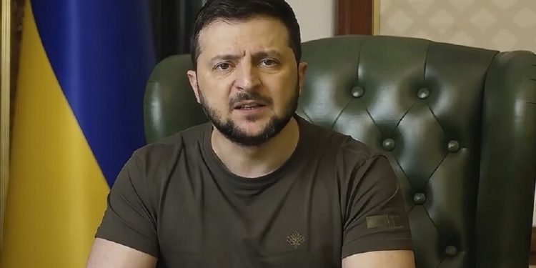 برلماني تركي سابق يرد على انتقادات “زيلينسكي” لتركيا ويصفه بالـ”المهرج الغبي”!!