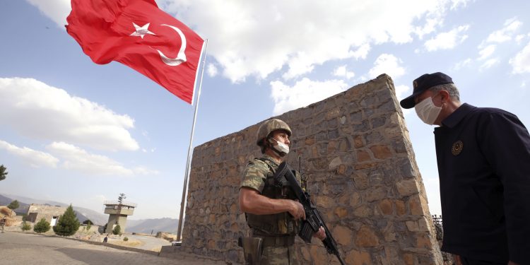 الجيش التركي يعلن مقتل 3 من جنوده وإصابة آخرين في منطقة عملية “قفل المخلب” شمالي العراق