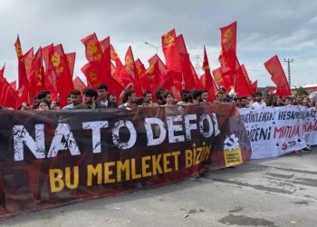 احتجاجات في تركيا ضد الناتو بالقرب من قاعدة إنجيرليك