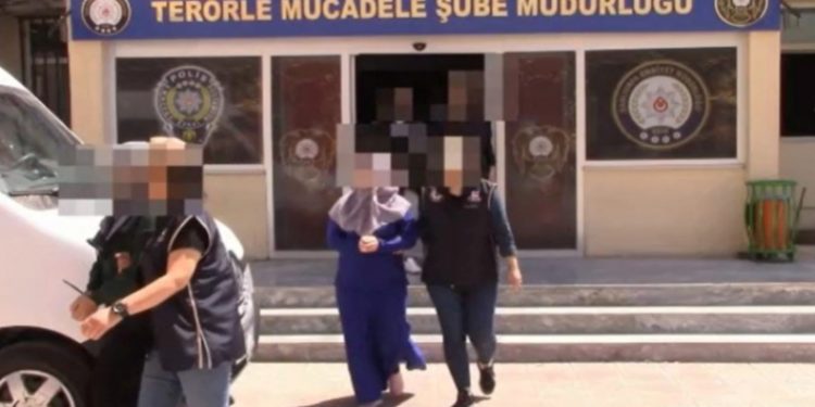 تركيا.. اعتقال 7 مدرسات وطالبات جامعيات بتهم إرهابية