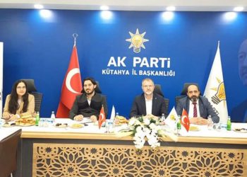 قيادي بحزب أردوغان يعلن استقالته خلال مؤتمر للحزب