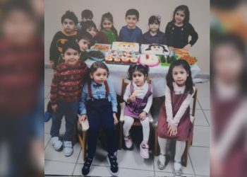 فنان إيطالي يرسم معاناة الأطفال في السجون التركية