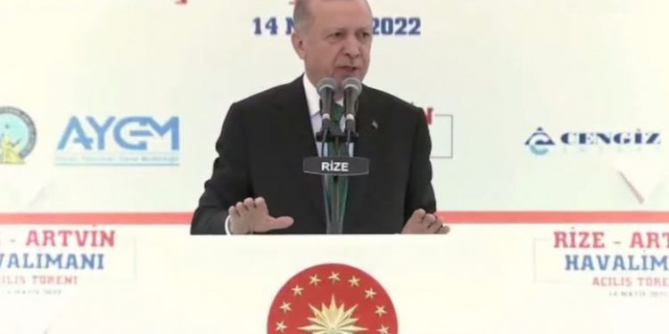 أردوغان يدعو المواطنين إلى تجربة مطار ريزا- أرتفين العائم