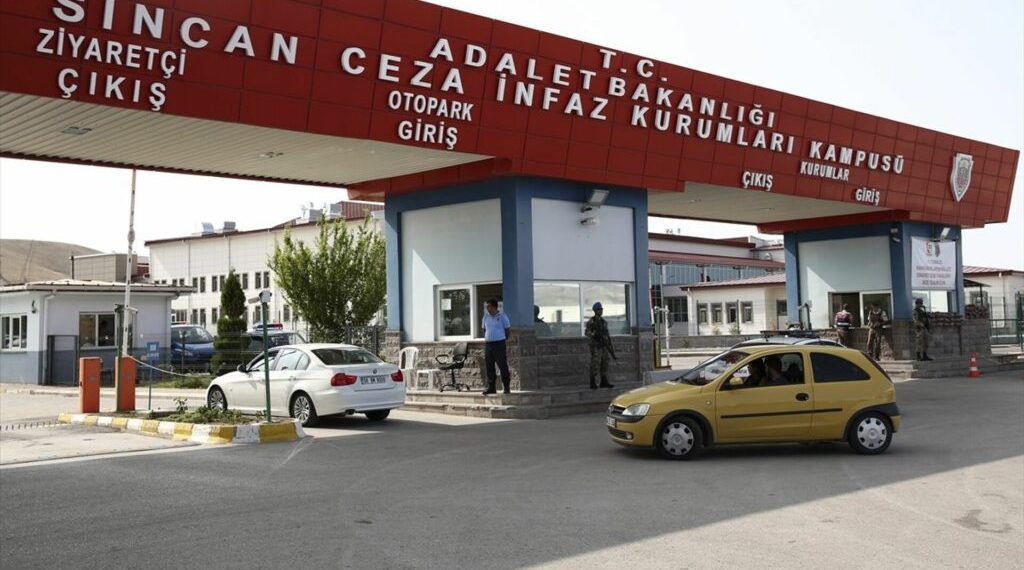 محاكمة معتقلات في تركيا بسبب “الخل”!