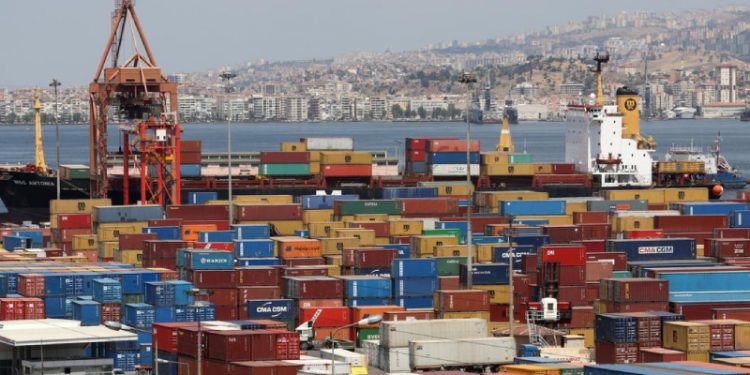 تركيا.. عجز التجارة الخارجية يرتفع إلى 32.5 مليار دولار 