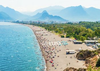 دراسة: 70 من كل 100 تركي يعجزون عن قضاء عطلة صيفية