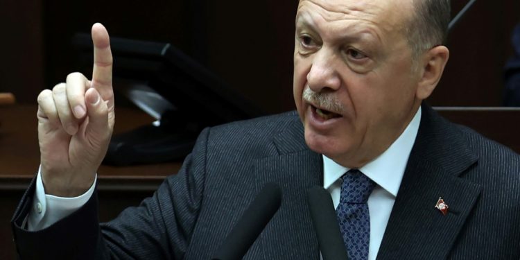أردوغان لـ رئيس “توسياد”: إلزم حدودك!