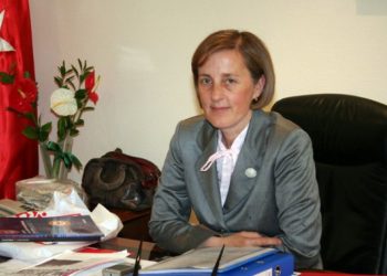 وزيرة سابقة تدين استخدام أردوغان مصطلح “عاهرات”