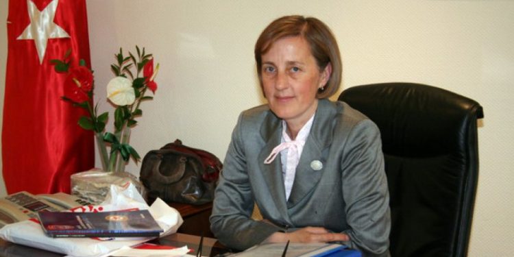 وزيرة سابقة تدين استخدام أردوغان مصطلح “عاهرات”