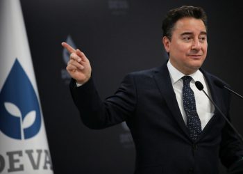 باباجان: أردوغان يقترب من التقاعد!