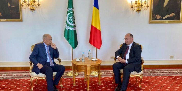 أبو الغيط يلتقي في بوخارست وزير الخارجية الروماني