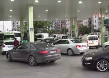  الأتراك يصطفون للحصول على الديزل قبيل تطبيق الزيادة الجديدة