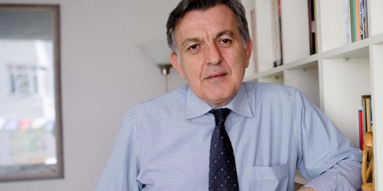 احتمال فوز حزب أردوغان في الانتخابات “ضعيف”