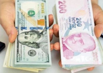 الدولار في تركيا يتخطى 17 ليرة