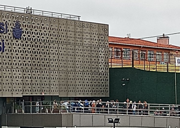 تركيا.. سكان حي في إسطنبول يصطفون للاستحمام بمرفق عمومي