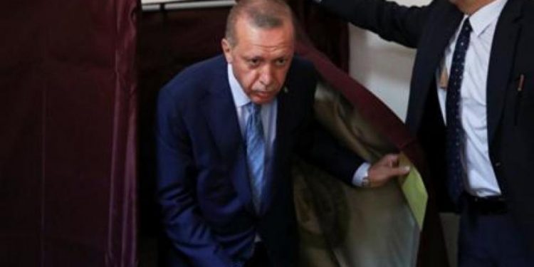 صحفي تركي: أردوغان يستعد لعقد انتخابات مبكرة