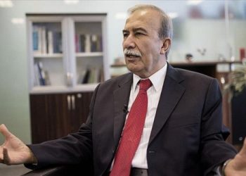 تركيا.. تجريد مسؤول أمني من رتبته لدفاعه عن الزعيم الكردي