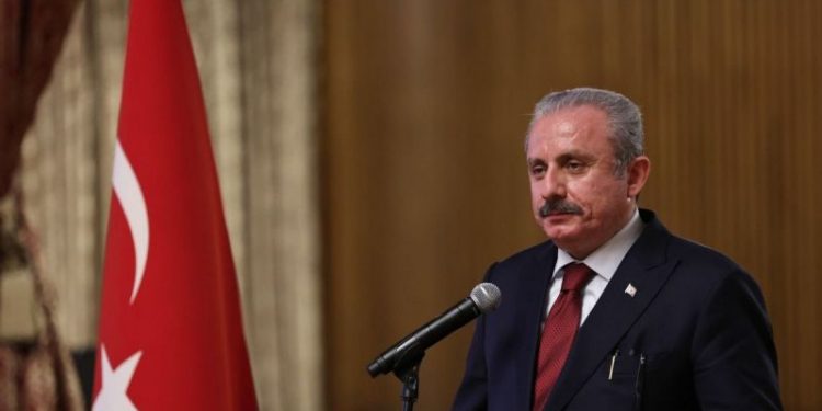 رئيس البرلمان التركي: نجهز لبلادنا الدستور المدني!