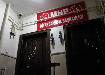 تركيا.. حزب الحركة القومية يغلق مقره في دياربكر