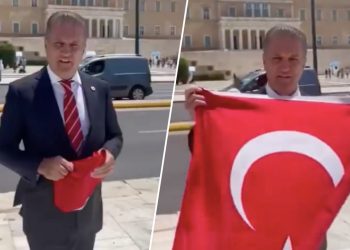 رئيس حزب تركي يدعو اليونان للسلام