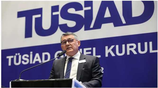 رجل أعمال تركي يطالب حكومة أردوغان بالاستماع لخبراء الاقتصاد لوقف الخسائر