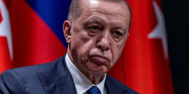 زعيم المعارضة: أردوغان يخطط لحل البرلمان التركي!